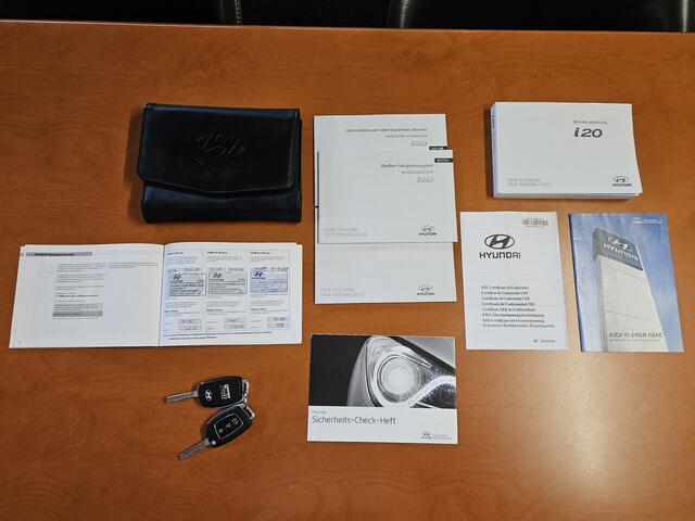 Hyundai I 20 1.0 Turbo-GDI 120pk Passion uitvoering PANORAMADAK|NAVIGATIE|CAMERA|LED KOPLAMPEN|PDC VOOR&ACHTER|DEALER ONDERHOUDEN Maandag tot Vrijdag geopend van 09.00 tot 20.00 uur en Zaterdag van 09.00 tot 18.00 uur