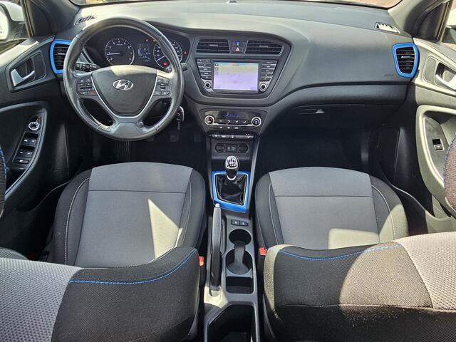 Hyundai I 20 1.0 Turbo-GDI 120pk Passion uitvoering PANORAMADAK|NAVIGATIE|CAMERA|LED KOPLAMPEN|PDC VOOR&ACHTER|DEALER ONDERHOUDEN Maandag tot Vrijdag geopend van 09.00 tot 20.00 uur en Zaterdag van 09.00 tot 18.00 uur