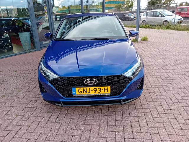 Hyundai I 20 1.0 T-GDI Comfort Automaat, Airco, Digitaal instrumenten paneel, Carpay/Android auto, Multimedia systeem, Cruise control, Parkeersensoren, Camera, Stoelverwarming, Stuurwiel verwarmd, Elektrische ramen en spiegels(inklapbaar) , Nieuwstaat, Dealer onderhou