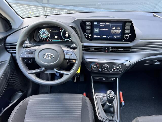 Hyundai I 20 1.0 T-GDI Comfort / ¤ 2.750,- Voordeel / ¤ 24.840,- Rijklaar / Direct Leverbaar / Navigatie middels Apple Carplay & Android Auto / Airco / Cruise Control / Achteruitrijcamera /