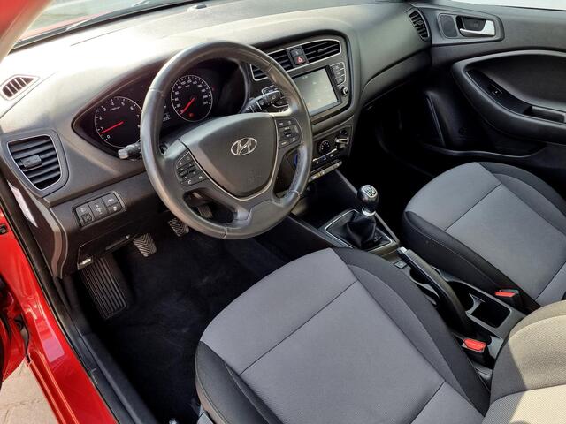 Hyundai I 20 1.2 HP Comfort / Navigatie via Android Auto/Apple Carplay / Camera / Stoelverwarming / Stuurverwarming