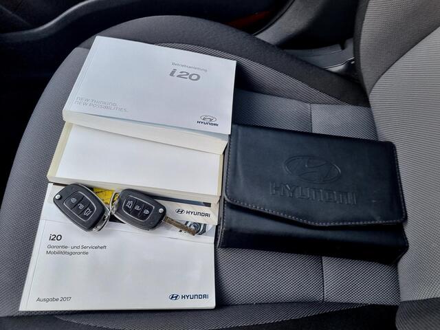 Hyundai I 20 1.2 HP Comfort / Navigatie via Android Auto/Apple Carplay / Camera / Stoelverwarming / Stuurverwarming