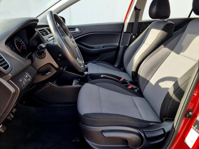 Hyundai I 20 1.2 HP Comfort / Navigatie via Android Auto/Apple Carplay / Camera / Stoelverwarming / Stuurverwarming