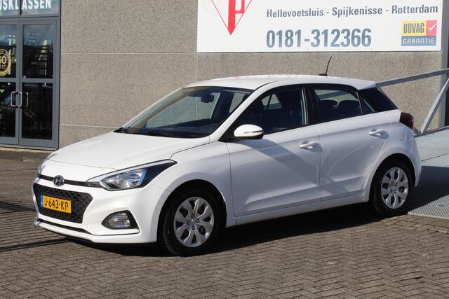 Hyundai I 20 1.0 T-GDI Comfort Navigatie/Achteruitrijcamera/Parkeersensoren/Apple carplay/Climate control/Cruise control/Lane assist/Bluetooth/DAB/Trekhaak/Multifunctioneel stuurwiel/Elektrische ramen/Elektrisch inklapbare spiegels.