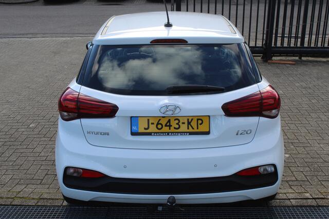 Hyundai I 20 1.0 T-GDI Comfort Navigatie/Achteruitrijcamera/Parkeersensoren/Apple carplay/Climate control/Cruise control/Lane assist/Bluetooth/DAB/Trekhaak/Multifunctioneel stuurwiel/Elektrische ramen/Elektrisch inklapbare spiegels.