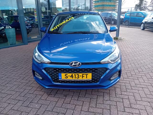 Hyundai I 20 1.0 T-GDI Automaat, Airco, Multimedia systeem, Bluetooth bellen en media streamen, Cruise control, Rijbaan begeleiding, Elektrische ramen rondom, Elektrische spiegels, Bestuurdersstoel in hoogte verstelbaar, Stuurwiel verstelbaar, Stuurwiel multif Zeer ne