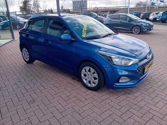 Hyundai I 20 1.0 T-GDI Automaat, Airco, Multimedia systeem, Bluetooth bellen en media streamen, Cruise control, Rijbaan begeleiding, Elektrische ramen rondom, Elektrische spiegels, Bestuurdersstoel in hoogte verstelbaar, Stuurwiel verstelbaar, Stuurwiel multif Zeer ne