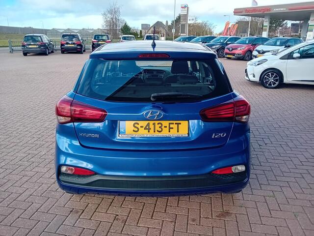 Hyundai I 20 1.0 T-GDI Automaat, Airco, Multimedia systeem, Bluetooth bellen en media streamen, Cruise control, Rijbaan begeleiding, Elektrische ramen rondom, Elektrische spiegels, Bestuurdersstoel in hoogte verstelbaar, Stuurwiel verstelbaar, Stuurwiel multif Zeer ne