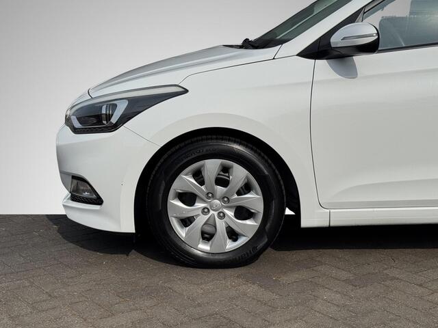 Hyundai I 20 1.2 HP i-Motion | Airco | Cruise Control | Radio-CD/MP3 Speler | Bluetooth Tel. | Park. Sensor | Elek. Ramen + Spiegels | Rijklaarprijs!