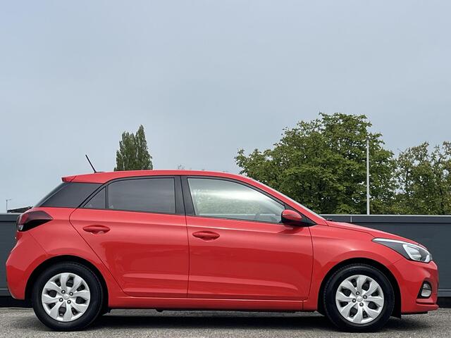 Hyundai I 20 1.0 T-GDI 100PK Comfort | Geïntegreerde navigatiesysteem | Achteruitrijcamera | Climate control | Apple Carplay & Android Auto | Donker getint glas |