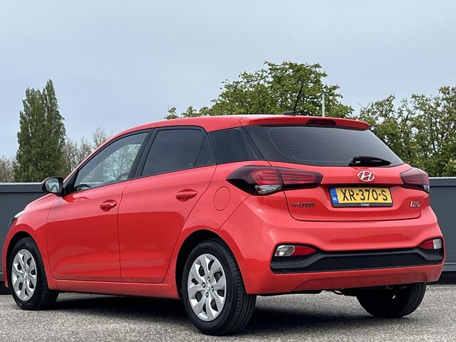 Hyundai I 20 1.0 T-GDI 100PK Comfort | Geïntegreerde navigatiesysteem | Achteruitrijcamera | Climate control | Apple Carplay & Android Auto | Donker getint glas |
