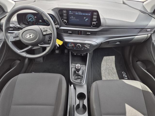 Hyundai I 20 1.2 MPI Comfort Handgeschakeld / Navigatie via Apple Carplay of Android Auto / Airco / Cruise control / Achteruitrijcamera / Parkeersensoren achter / Lichtmetalen wielen 16" /