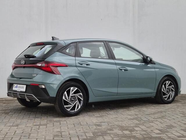 Hyundai I 20 1.2 MPI Comfort Handgeschakeld / Navigatie via Apple Carplay of Android Auto / Airco / Cruise control / Achteruitrijcamera / Parkeersensoren achter / Lichtmetalen wielen 16" /