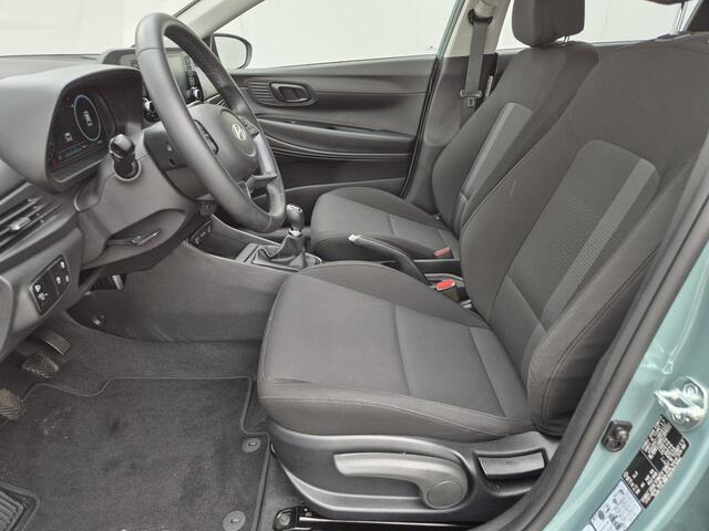 Hyundai I 20 1.2 MPI Comfort Handgeschakeld / Navigatie via Apple Carplay of Android Auto / Airco / Cruise control / Achteruitrijcamera / Parkeersensoren achter / Lichtmetalen wielen 16" /
