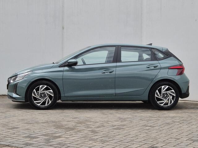 Hyundai I 20 1.2 MPI Comfort Handgeschakeld / Navigatie via Apple Carplay of Android Auto / Airco / Cruise control / Achteruitrijcamera / Parkeersensoren achter / Lichtmetalen wielen 16" /