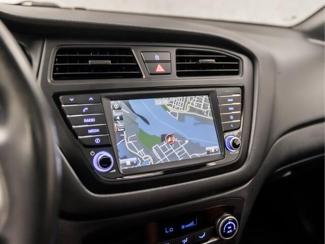 Hyundai I 20 Coupé 1.2 HP i-Drive Sport (SCHUIFDAK, NAVIGATIE, CAMERA, TREKHAAK, SPORTSTOELEN, KEYLESS, GETINT GLAS, CRUISE, NIEUWE APK, NIEUWSTAAT)