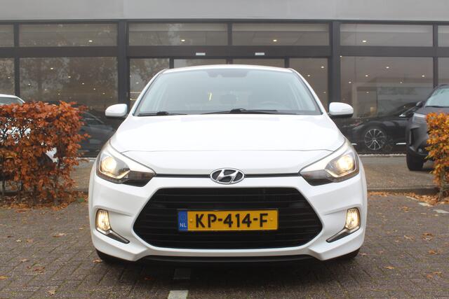 Hyundai I 20 Coupé 1.0 T-GDI Comfort | Rijklaar | Navi | Trekhaak | Cruise | DAB+ | Clima | Bluetooth | Camera |