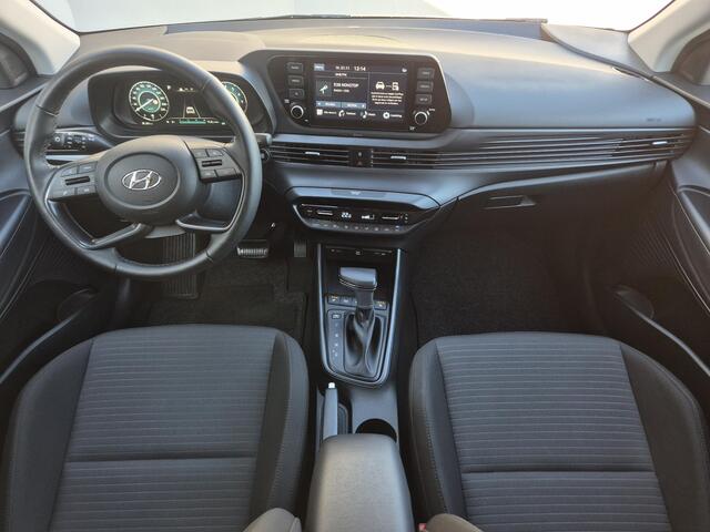 Hyundai I 20 1.0 T-GDI Comfort Smart Automaat / Fabrieksgarantie tot 07-2027 / Navigatie via Apple Carplay of Android Auto / Dealer onderhouden / Stuur-, Stoel en Achterbank verwarming / Achteruitrijcamera / Cruise control /