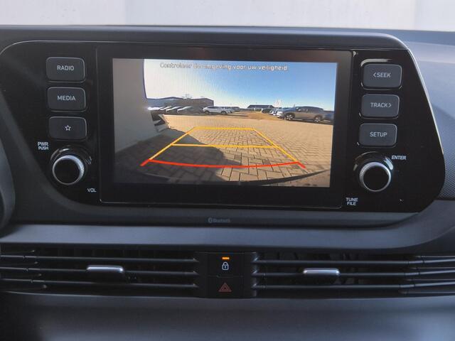 Hyundai I 20 1.0 T-GDI Comfort Smart Automaat / Fabrieksgarantie tot 07-2027 / Navigatie via Apple Carplay of Android Auto / Dealer onderhouden / Stuur-, Stoel en Achterbank verwarming / Achteruitrijcamera / Cruise control /