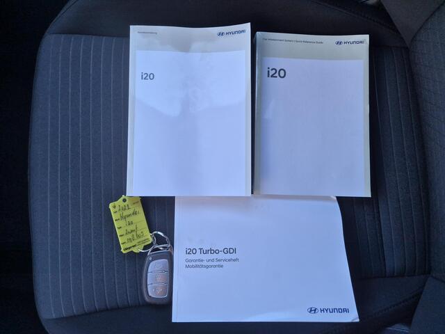 Hyundai I 20 1.0 T-GDI Comfort Smart Automaat / Fabrieksgarantie tot 07-2027 / Navigatie via Apple Carplay of Android Auto / Dealer onderhouden / Stuur-, Stoel en Achterbank verwarming / Achteruitrijcamera / Cruise control /