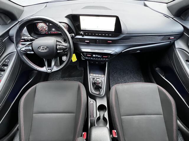 Hyundai I 20 1.0 T-GDI N Line 100 pk / Fabrieksgarantie tot 09-2027** / Navigatie / Apple Carplay Android / Stuur- en stoelverwarming / 17" LM wielen / Winterwielenset tegen meerprijs ¤ 499 /