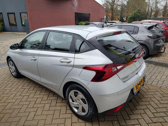 Hyundai I 20 1.2 MPI Comfort Navigatie Carplay Camera Stoel-Stuurverwarming Cruise-Control