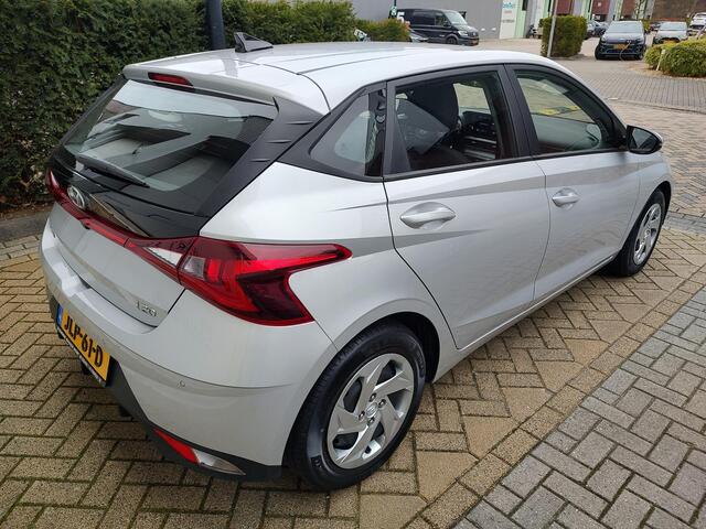 Hyundai I 20 1.2 MPI Comfort Navigatie Carplay Camera Stoel-Stuurverwarming Cruise-Control