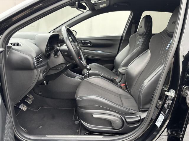 Hyundai I 20 N 1.6 T-GDI 204PK N-Performance Handgeschakeld / Fabrieksgarantie tot 08-2027 / Dealer onderhouden / Bose / Navigatie / 18" LMV / Stuur- en stoelverwarming / Sperdifferentieel / Apple Carplay Android Auto /