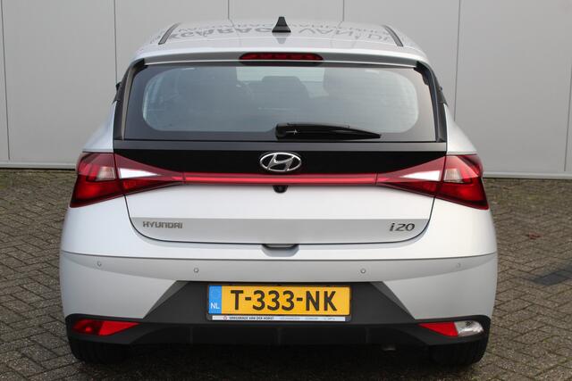 Hyundai I 20 1.0-100pk T-GDI Comfort. Correct nette en subliem rijdende wagen ! Airco, navigatie, telefoonvoorb., cruise control, LM wielen, lane assist, metallic lak, digitaal dashboard, Apple carplay/Android auto, DAB radio etc.