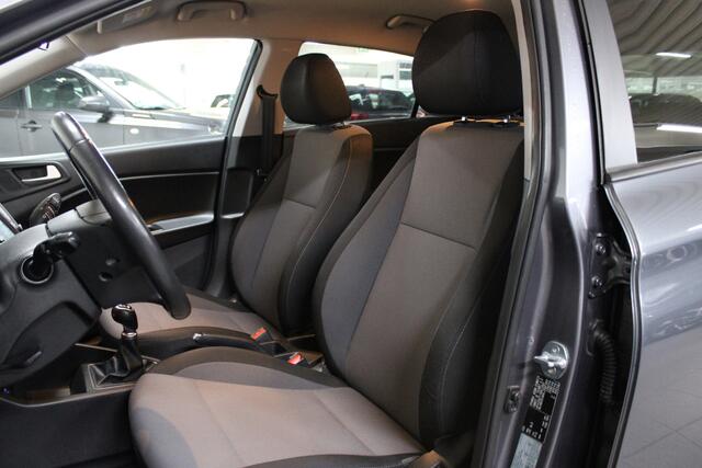 Hyundai I 20 1.2 HP i-Motion Premium Stoel + stuur verwarming / Trekhaak / Achteruitrijcamera /