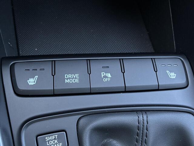 Hyundai I 20 1.0 T-GDI Comfort Smart / Fabrieksgarantie t/m 8-2028 / Volledig Onderhouden / Navigatie via Apple Carplay/Android Auto / Stuur-/Stoelverwarming / Achteruitrijcamera / Cruise Control / Climate control / Trekgewicht 1110 kg /