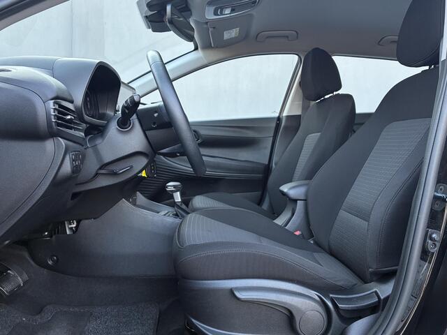 Hyundai I 20 1.0 T-GDI Comfort Smart / Fabrieksgarantie t/m 8-2028 / Volledig Onderhouden / Navigatie via Apple Carplay/Android Auto / Stuur-/Stoelverwarming / Achteruitrijcamera / Cruise Control / Climate control / Trekgewicht 1110 kg /