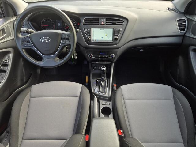 Hyundai I 20 1.0 T-GDI Comfort / Dealer onderhouden / Cruise control / Navigatie / Achteruitrijcamera / Apple Carplay Android Auto / Climate control / Parkeersensoren achter / Lichtmetalen wielen 15" /