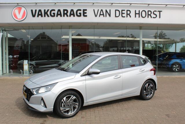 Hyundai I 20 1.0-100pk T-GDI Comfort. Correct nette en subliem rijdende wagen ! Airco, navigatie, telefoonvoorb., cruise control, LM wielen, lane assist, metallic lak, digitaal dashboard, Apple carplay/Android auto, DAB radio etc.