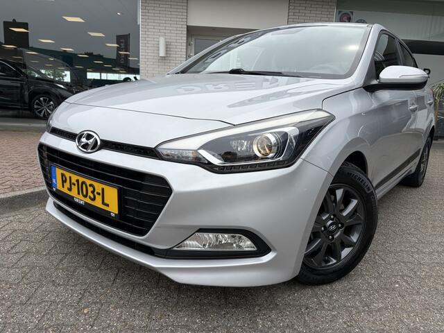 Hyundai I 20 1.0 T-GDI Black Edition | Sensoren achter | Cruise control | Nav