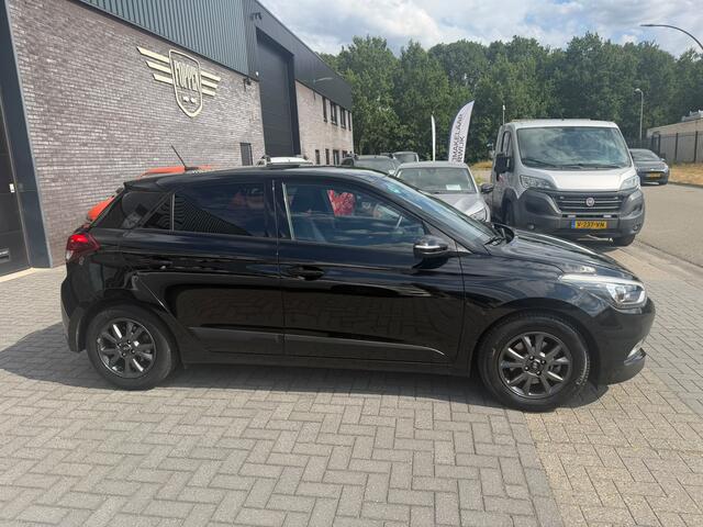 Hyundai I 20 1.0 T-GDI Black Edition | 1E EIGENAAR | 3/6 OF 12 MND GARANTIE | NAVI | CAMERA | CRUISE | AIRCO |