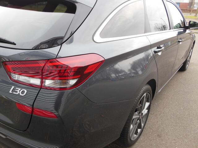 Hyundai I 30 Wagon 1.5 T-GDi MHEV Premium Staat in Hoogeveen