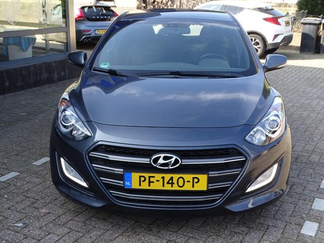 Hyundai I 30 1.6 GDI GO! Navi Clima Cruise Camera PDC