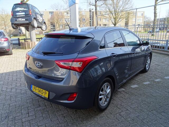 Hyundai I 30 1.6 GDI GO! Navi Clima Cruise Camera PDC