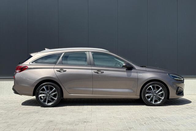Hyundai I 30 Wagon 1.5 T-GDi MHEV Premium - Lane Assist - Stoel/Stuur verwarmd - Carplay - Android - Navi - DAB - Grootlicht ASS - LED Koplampen - Rijklaar