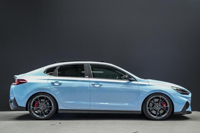 Hyundai I 30 N2 Performance Fastback 2.0 280pk T-GDI AUTOMAAT |schaalstoelen|Eibach verlagingsveren|Pipercross luchtfilter|panoramadak|19" gesmede wielen|Apple Carplay|parkeercamera en sensoren|stoel en stuurverwarming|DAB|LED koplampen|