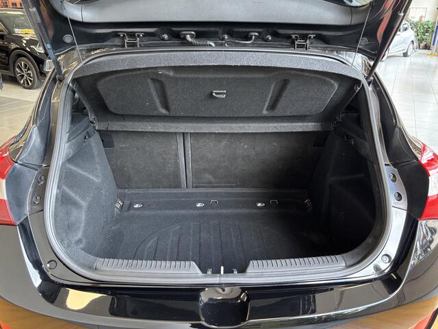 Hyundai I 30 1.6 GDI i-Motion Plus NAVI * TREKHAAK * PDC