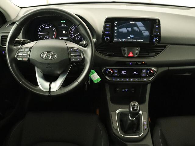 Hyundai I 30 1.4 T-GDI Comfort | Carplay | Trekhaak | Camera | Navigatie | Climate control | Cruise control | Parkeerhulp