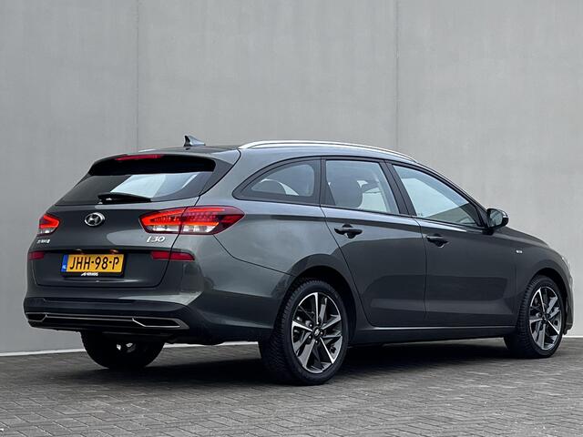 Hyundai I 30 Wagon 1.0 T-GDi MHEV Comfort Smart Automaat / Goed onderhouden / Navigatie / Stuur- en stoelverwarming / Camera / Climate Control / apple Carplay Android / 17" LM wielen met All Season banden /