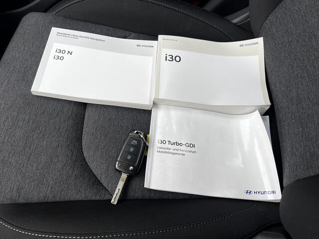 Hyundai I 30 Wagon 1.0 T-GDi MHEV Comfort Smart Automaat / Goed onderhouden / Navigatie / Stuur- en stoelverwarming / Camera / Climate Control / apple Carplay Android / 17" LM wielen met All Season banden /
