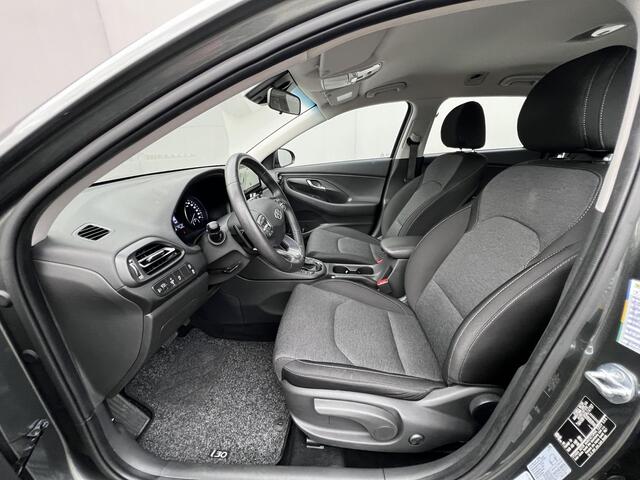 Hyundai I 30 Wagon 1.0 T-GDi MHEV Comfort Smart Automaat / Goed onderhouden / Navigatie / Stuur- en stoelverwarming / Camera / Climate Control / apple Carplay Android / 17" LM wielen met All Season banden /