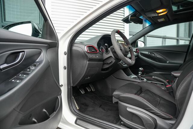 Hyundai I 30 Fastback 2.0 T-GDI N1 Panodak Pops And Bangs Navigatie Camera Stoelverw. Alcantara Keyless Stoel Stuurverw.