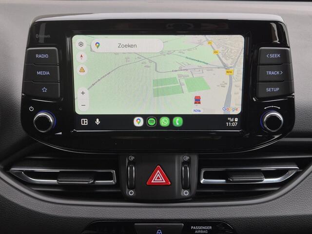 Hyundai I 30 Wagon 1.0 T-GDi MHEV Comfort Smart Automaat / Navigatie via Apple Carplay of Android Auto / Stuur en Stoel verwarming / Achteruitrijcamera / Cruise control / Keyless Entry/Start / Climate control /