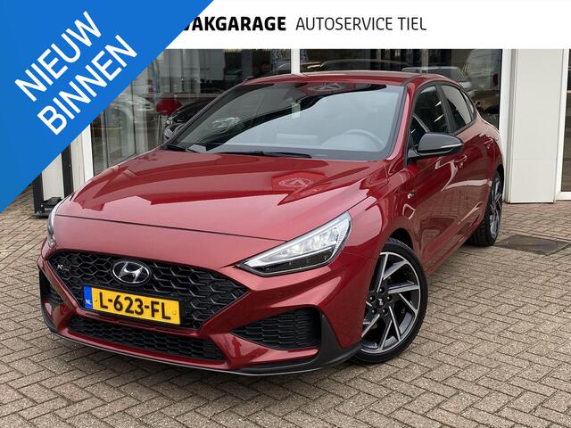 Hyundai I 30 Fastback 1.5 T-GDi MHEV N Line Stoelverwarming, navigatie Apple CarPlay/Android Auto, suède interieur, achteruitrij camera, cruise control, boekjes compleet!