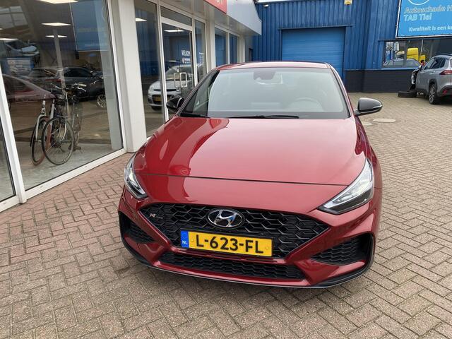 Hyundai I 30 Fastback 1.5 T-GDi MHEV N Line Stoelverwarming, navigatie Apple CarPlay/Android Auto, suède interieur, achteruitrij camera, cruise control, boekjes compleet!